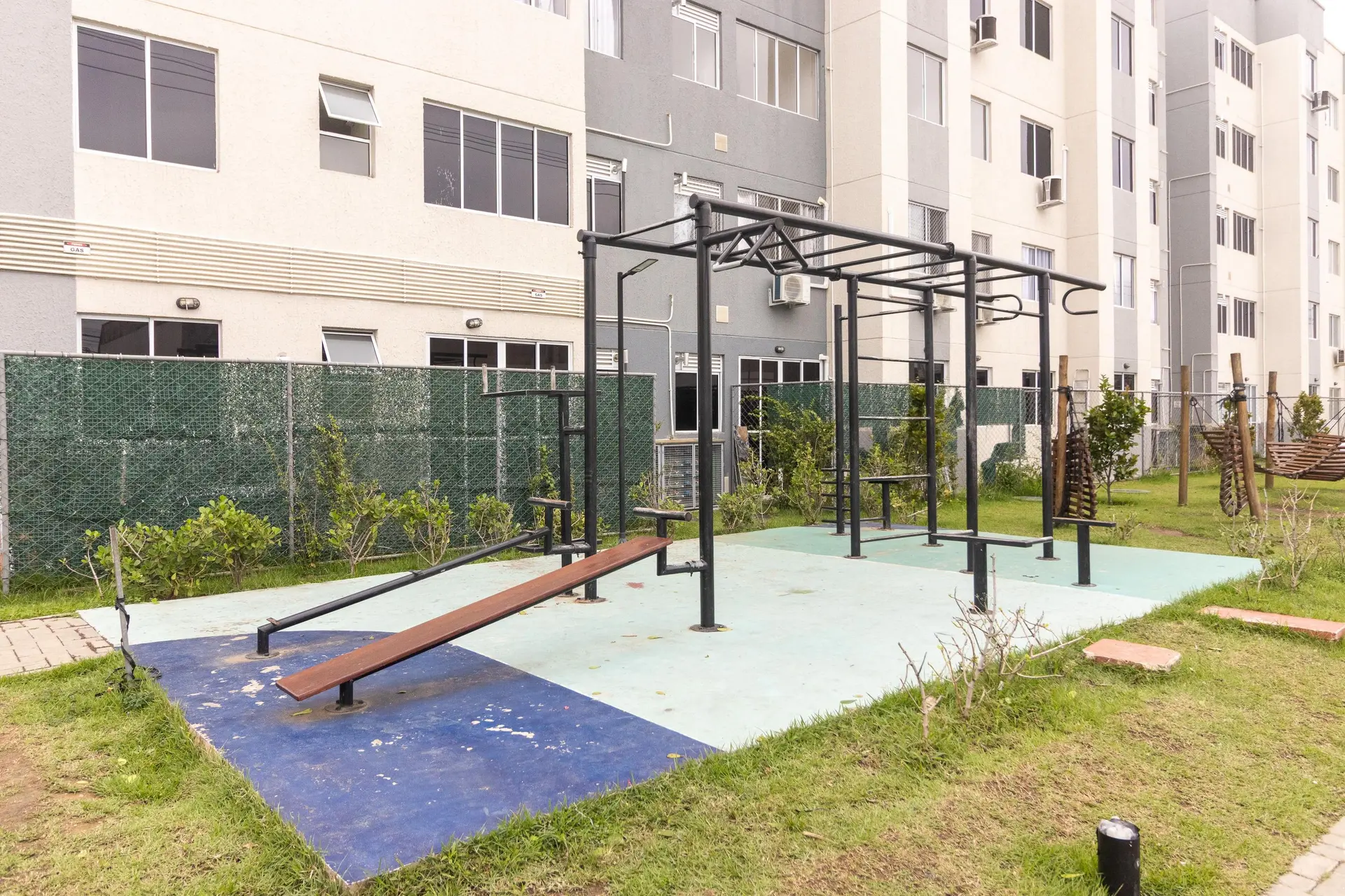 Apartamento com 2 quartos e piscina no condomínio — photo 44