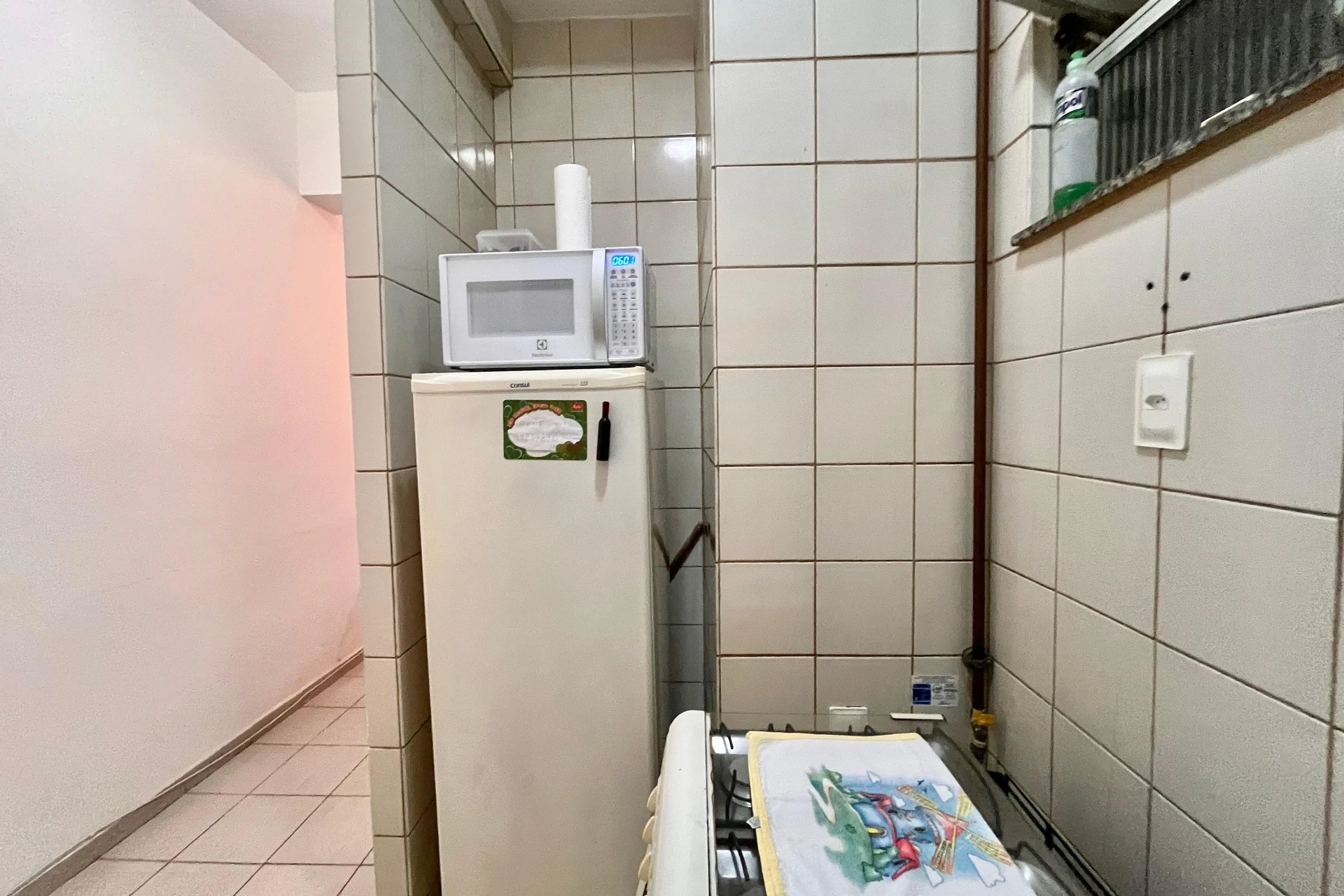 Furnished 1-bedroom apartment with a compact kitchen — photo 8