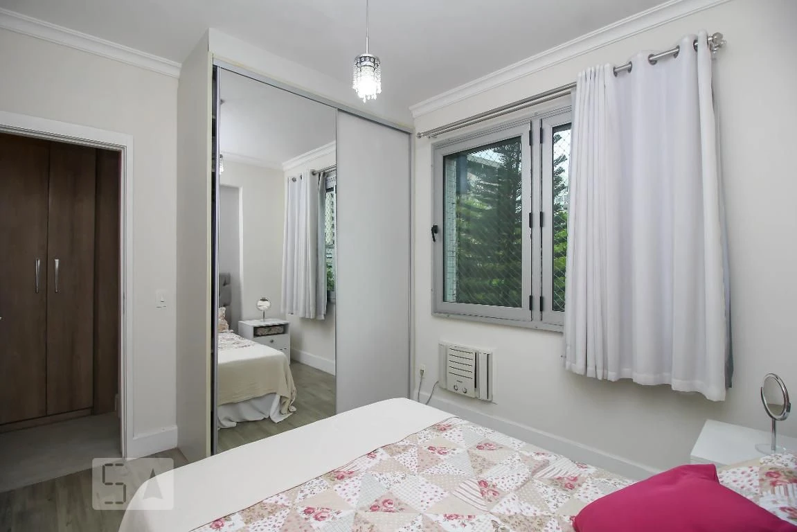 3-bedroom apartment with a glass-enclosed balcony — photo 40