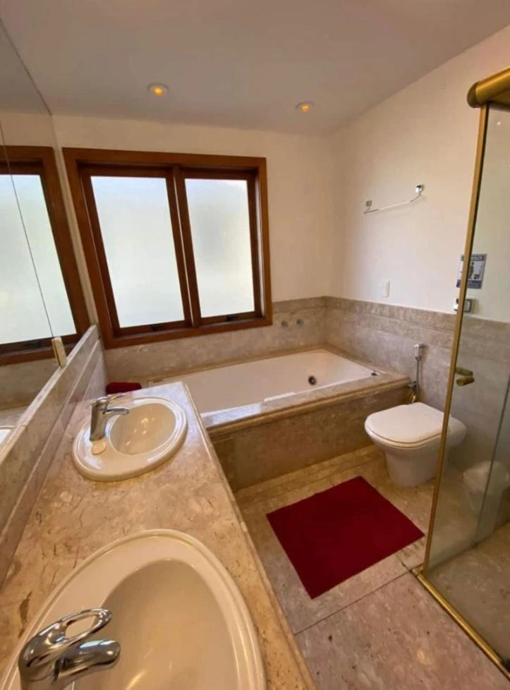Ванна та 9 спалень: будинок 320 м² — photo 8