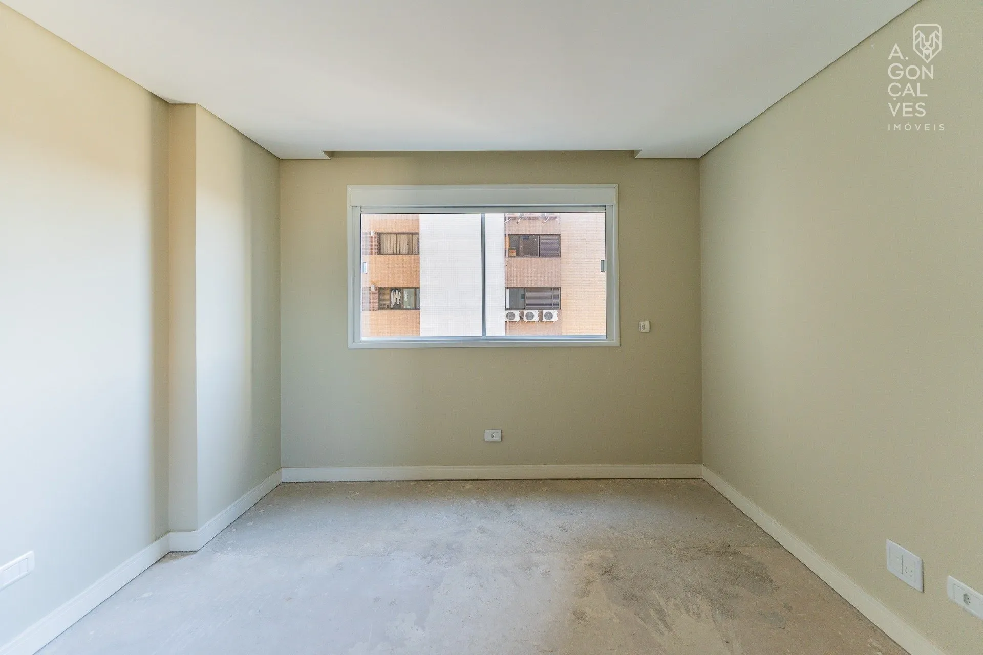 4-bedroom apartment with balcony and 3 parking spaces — photo 23