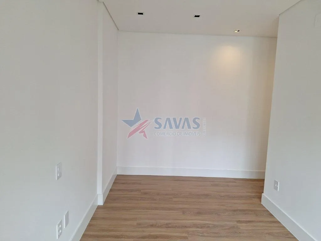 3-bedroom apartment in a building with a coworking space — photo 8
