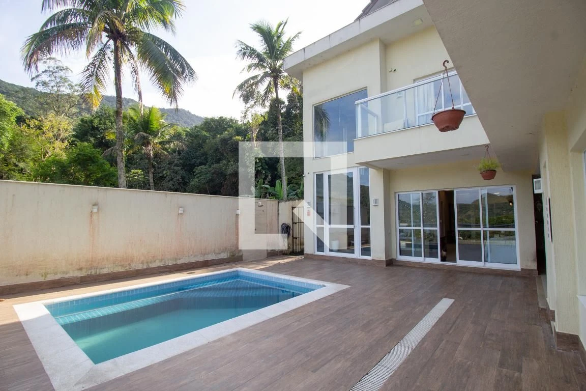 4-bedroom house with a bathtub in Rio de Janeiro — photo 32