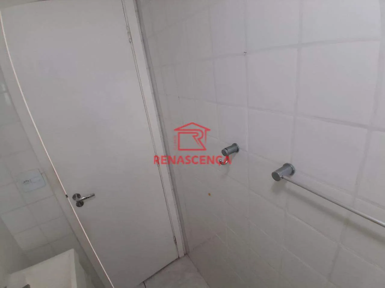 2-bedroom apartment in a building with a gym — photo 17