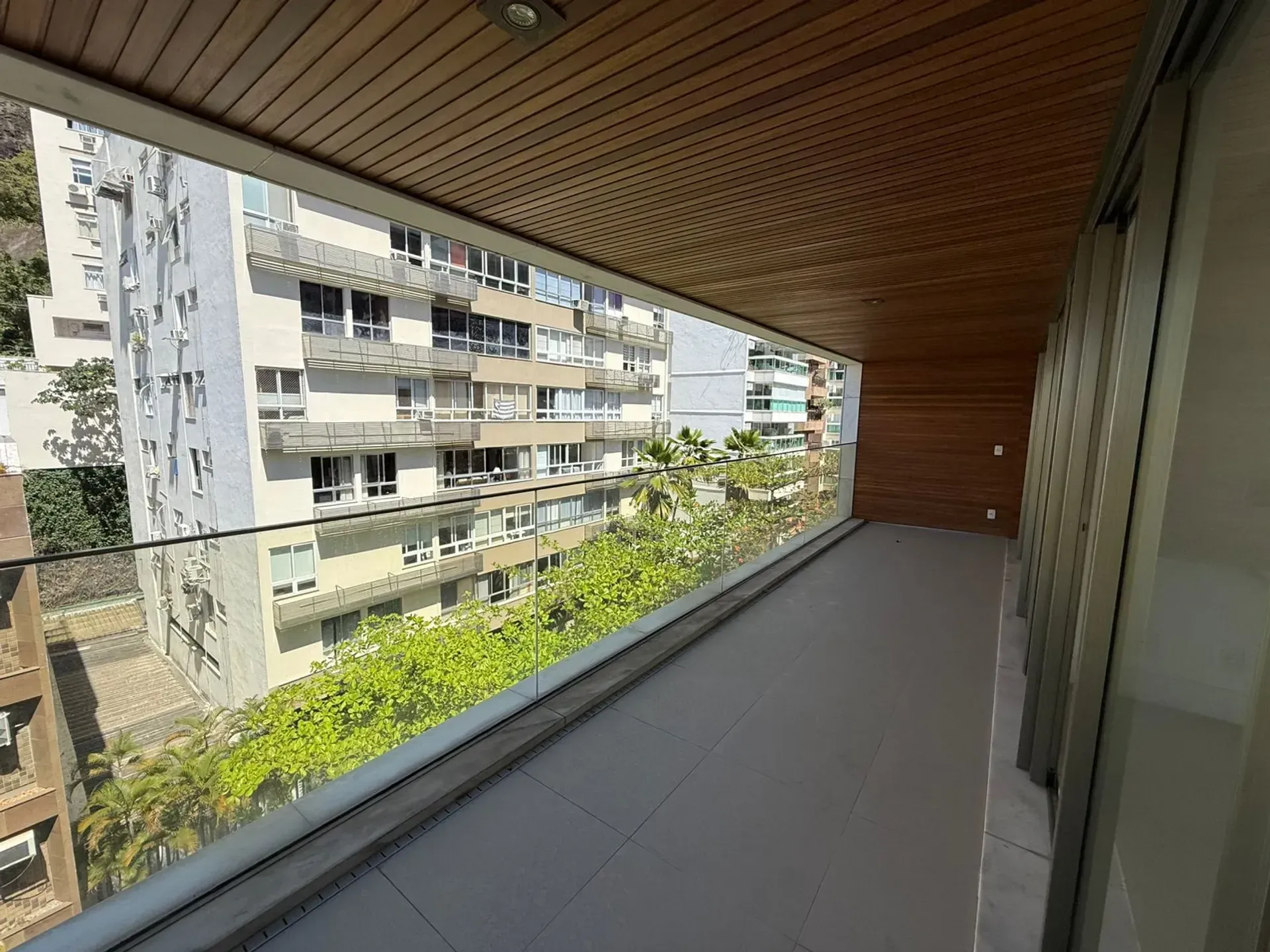 Apartment with balcony, 3 bedrooms and 2 parking spots — photo 2