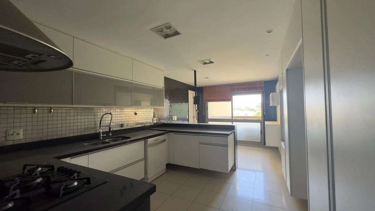 4 en-suite bedroom apartment with 233 m² and 3 parking — photo 18