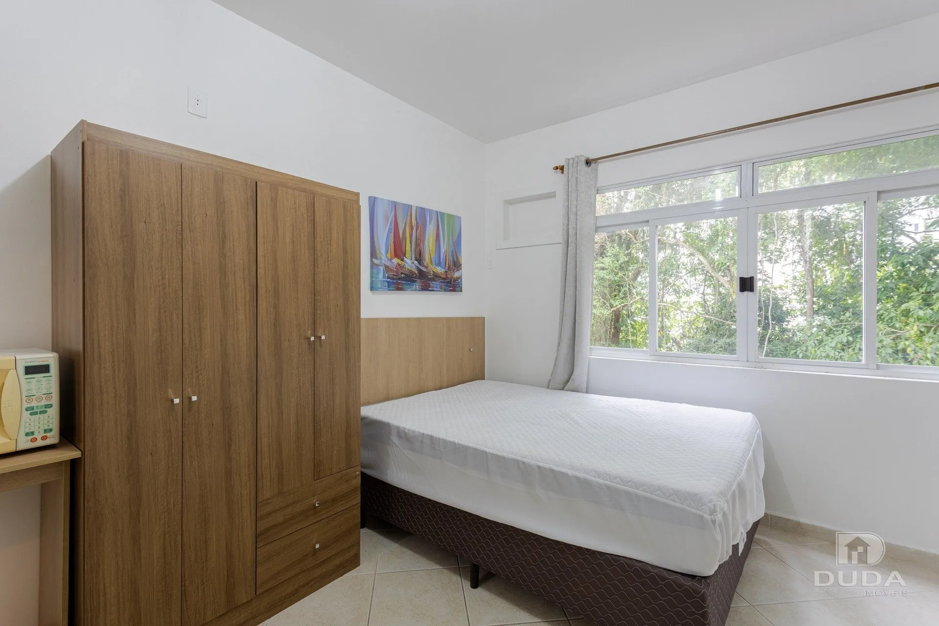 25 m² studio with compact kitchenette and 1 bathroom — photo 6