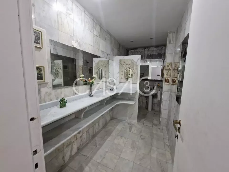 Rental apartment with 4 bedrooms and 330 m² — photo 15