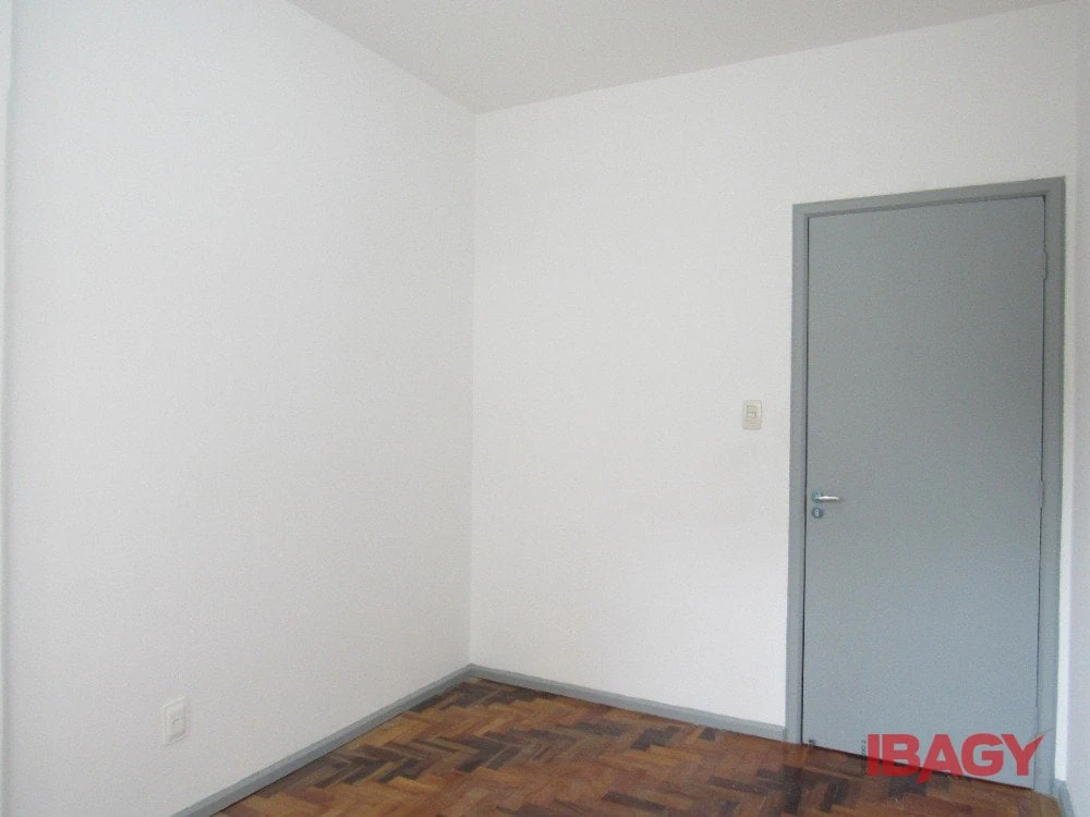 3-bedroom apartment with a separate kitchen 80 m² — photo 12