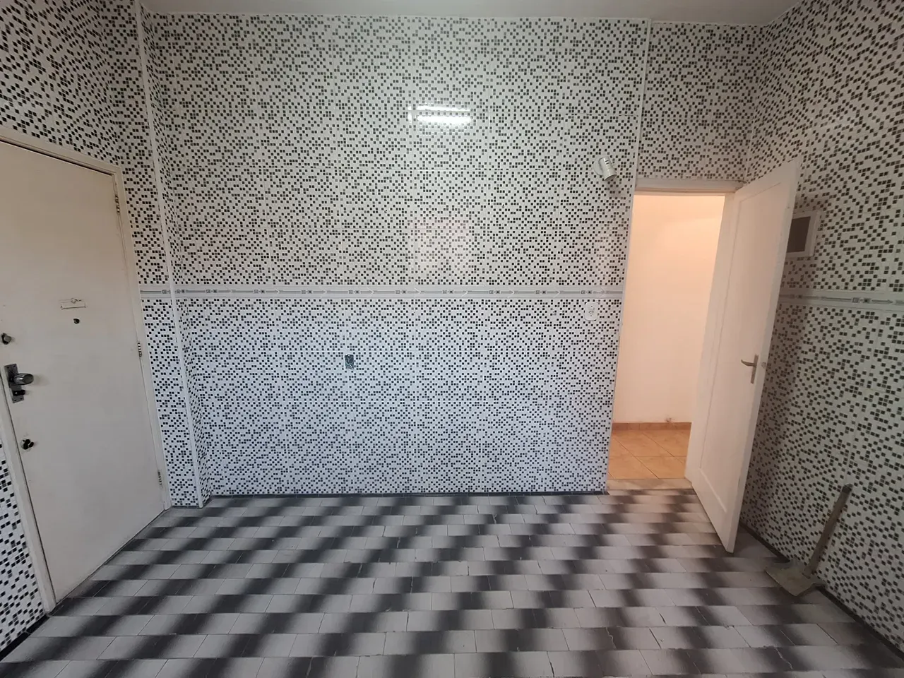 Unfurnished rental apartment with 2 bedrooms and 2 baths — photo 29