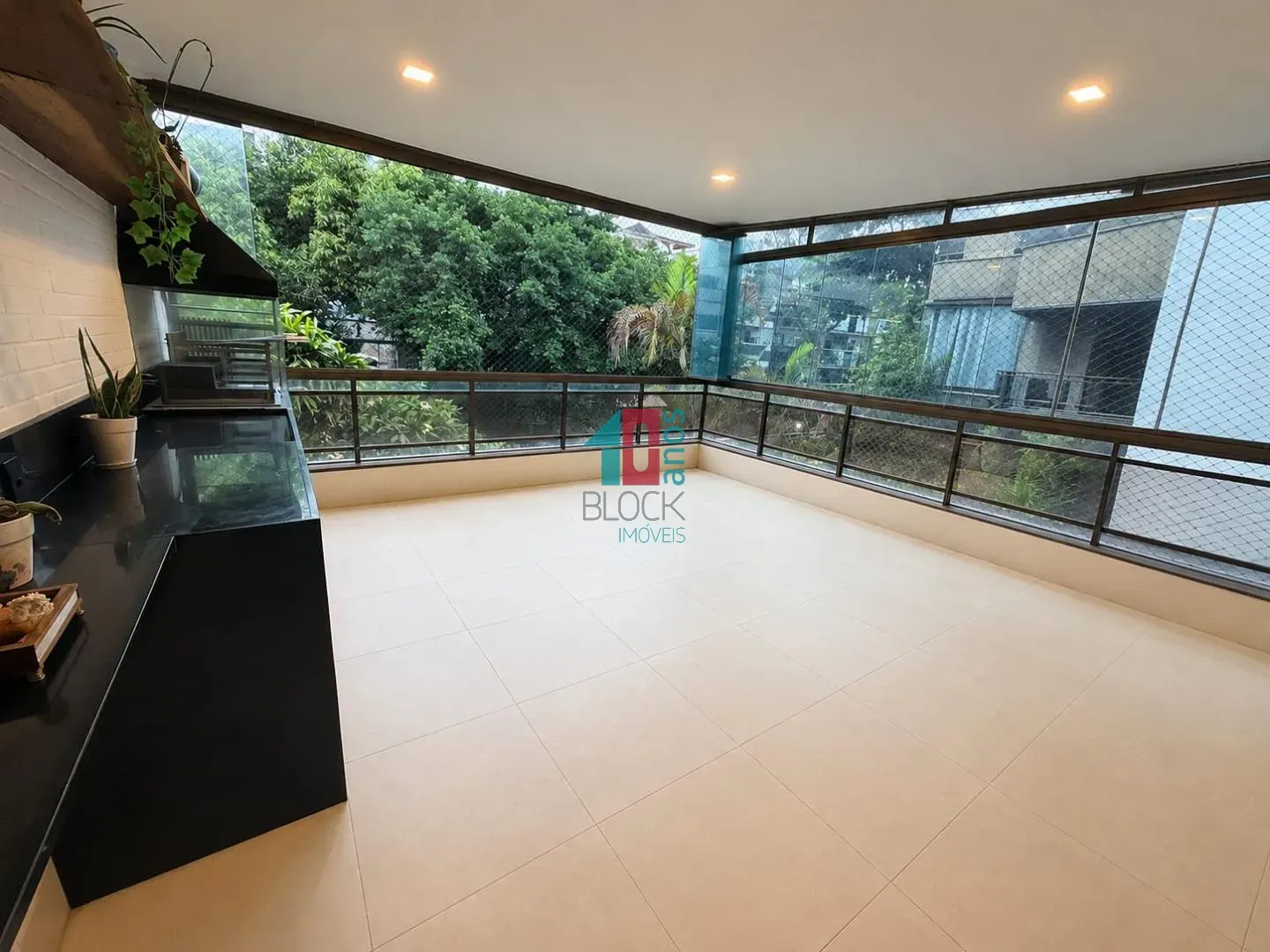 4-bedroom apartment with a washing machine — photo 14