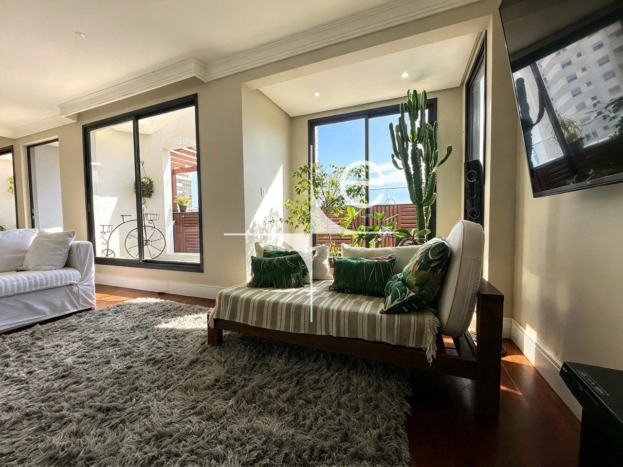 Furnished apartment, 184 m², with floor-to-ceiling windows — photo 3