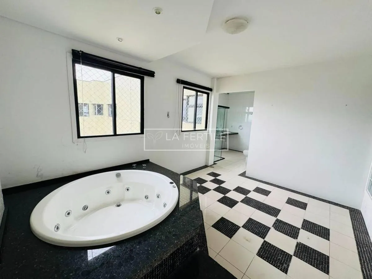 3-bedroom apartment with 4 bathrooms, 184 m² — photo 18