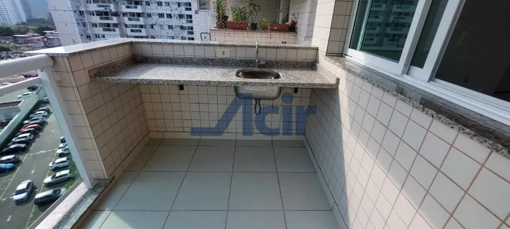 Balcony with a grill in a 2-bedroom apartment, 70 m² — photo 8
