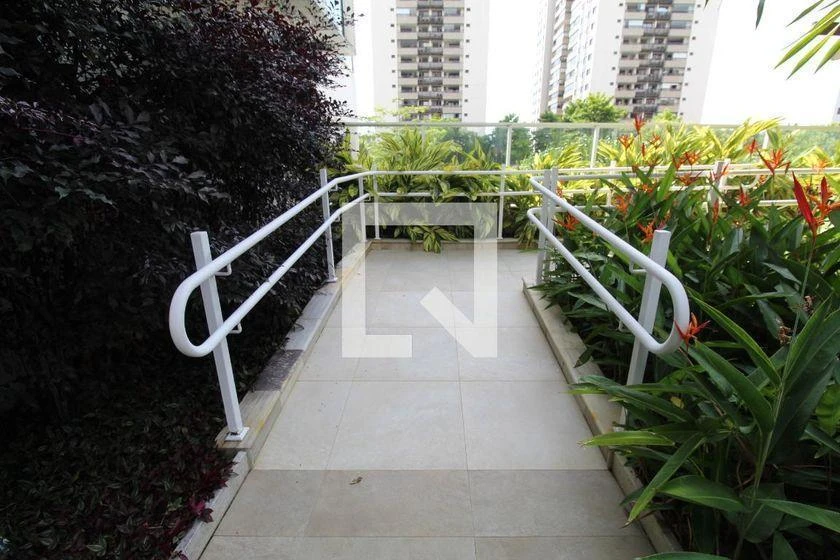 Furnished 79 m² apartment with 2 bedrooms and 2 bathrooms — photo 18