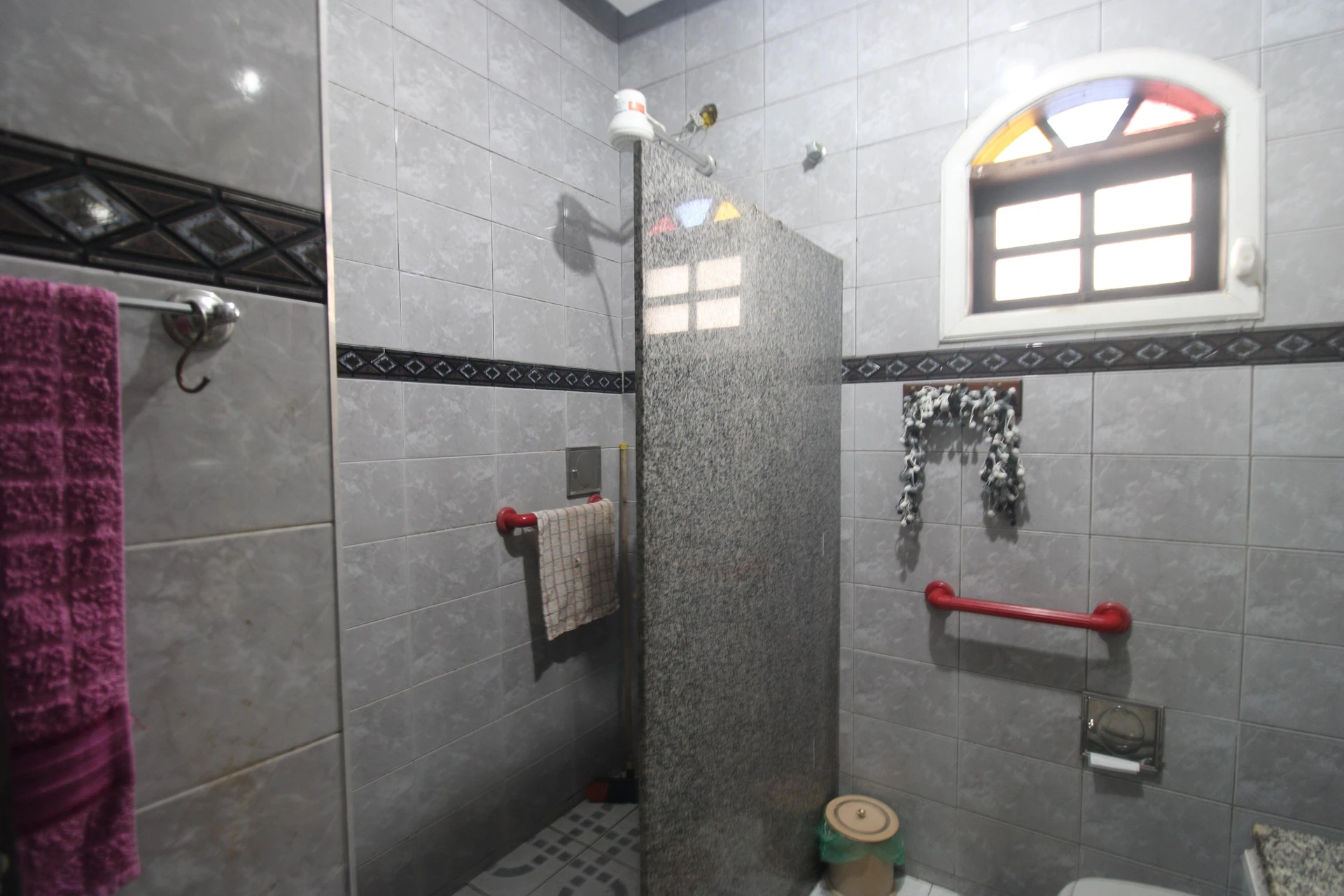 Furnished house with 6 bedrooms and 4 bathrooms — photo 36
