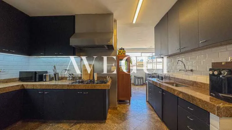 250 m² apartment with 4 bedrooms and 3 parking spots — photo 27