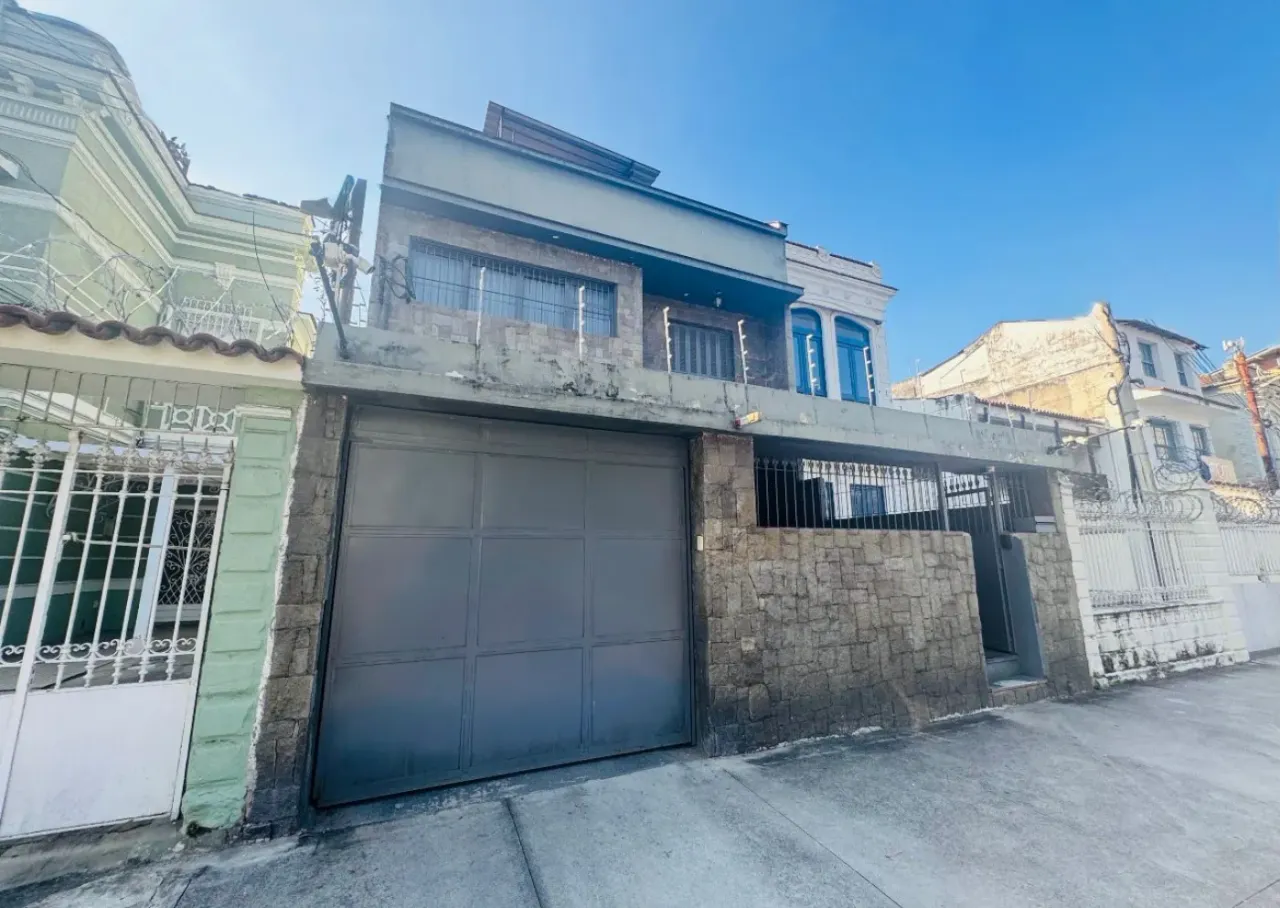 Casa sem mobília com 5 quartos e 2 vagas de garagem — photo 16