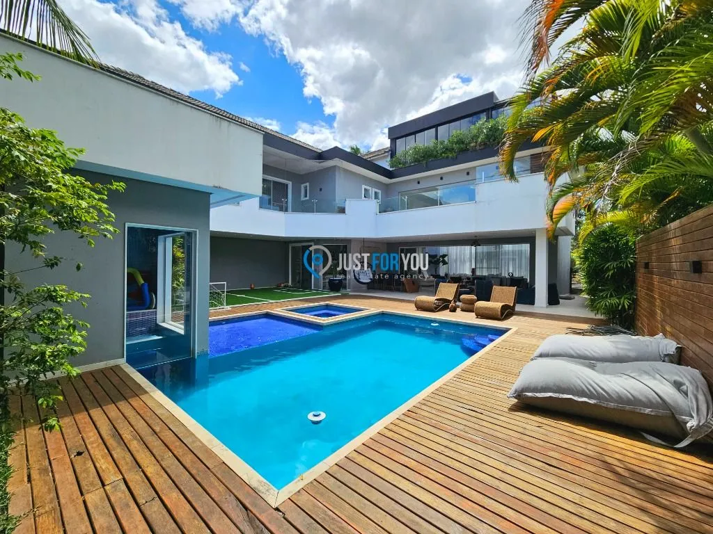 Casa com 4 dormitórios e 5 banheiros, 650 m² — photo 4