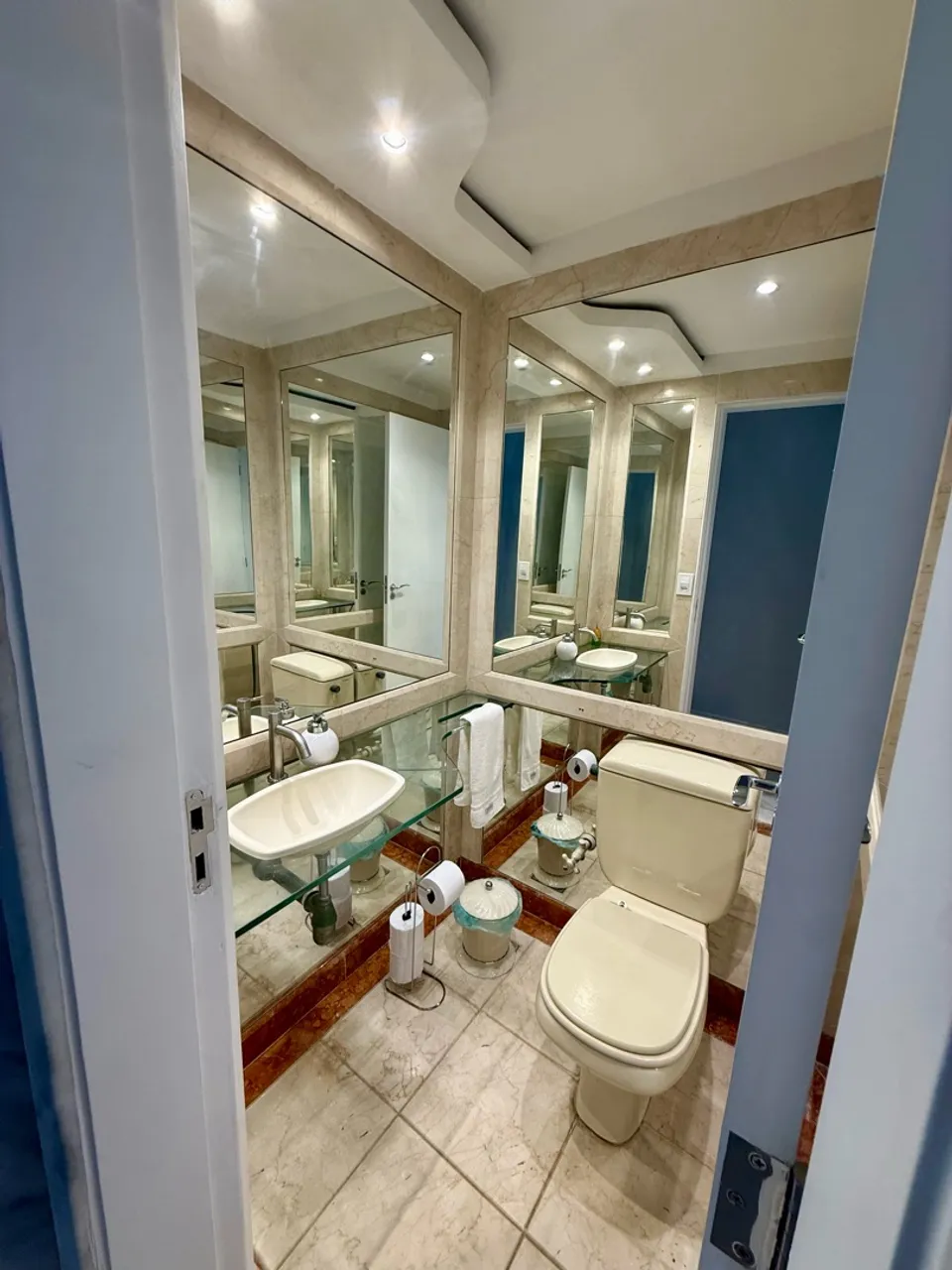 4-bedroom apartment with a water view — photo 17