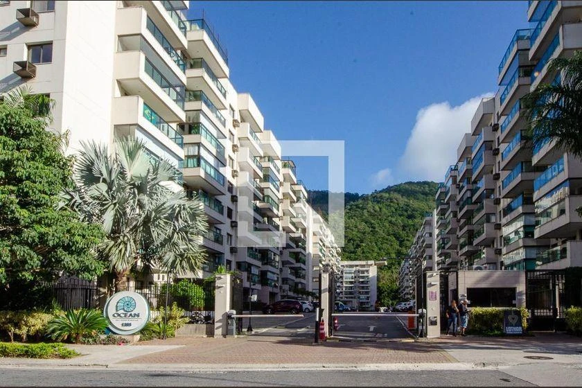 2-bedroom apartment with a mountain view in Rio de Janeiro — photo 43