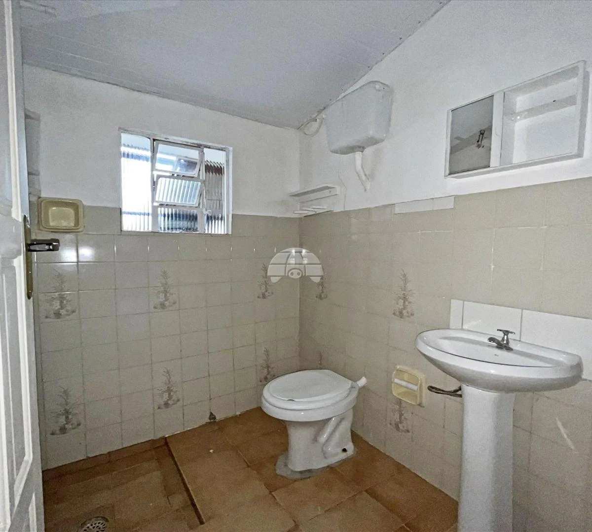 Будинок із 3 спальнями та дерев'яною підлогою або ламінатом — photo 6