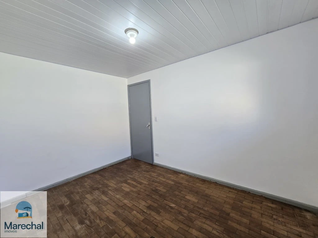 Balcony with a grill in a 2-bedroom house, 110 m² — photo 6