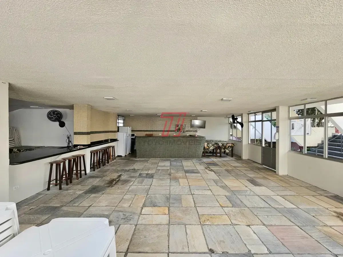 Rental apartment with 3 bedrooms and a balcony — photo 32