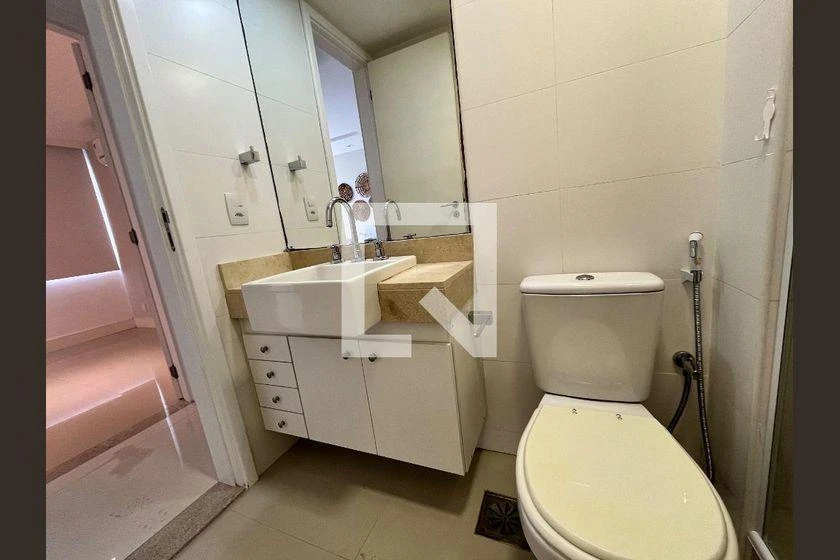 Furnished apartment, 148 m², with a glass-enclosed balcony — photo 10