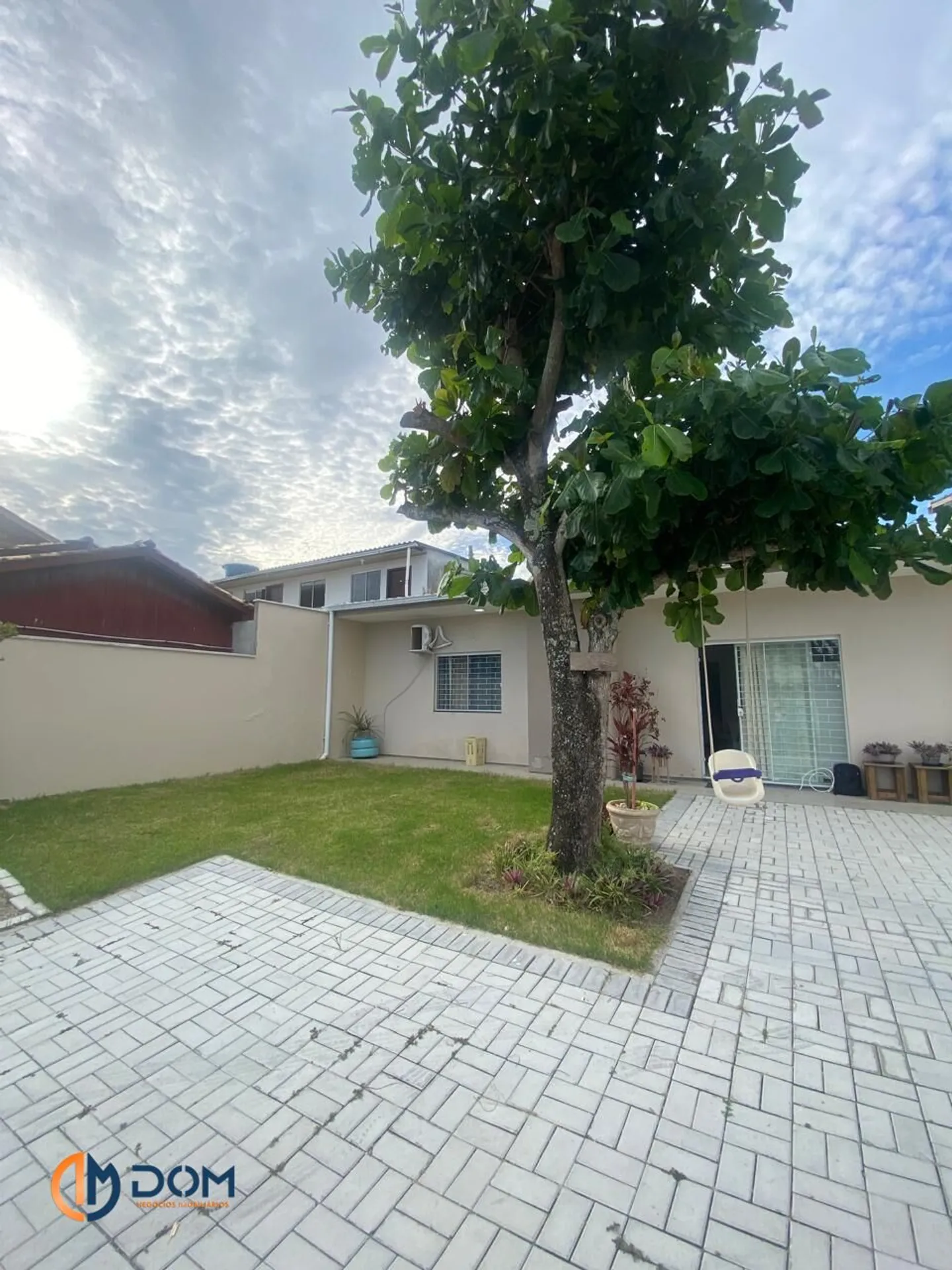 Furnished 60 m² house with open-plan kitchen and living — photo 2