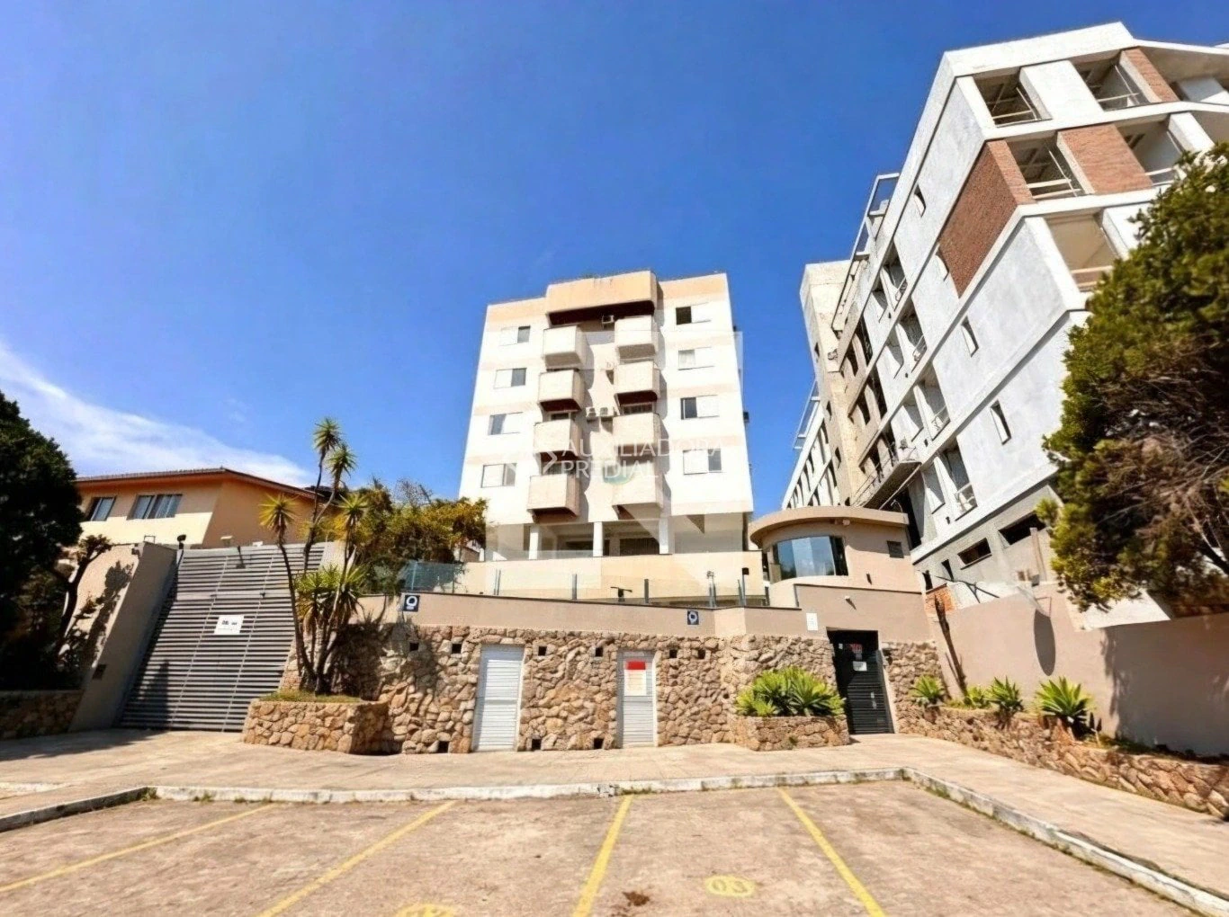73 m² apartment with 2 bedrooms, balcony and 1 parking — photo 21