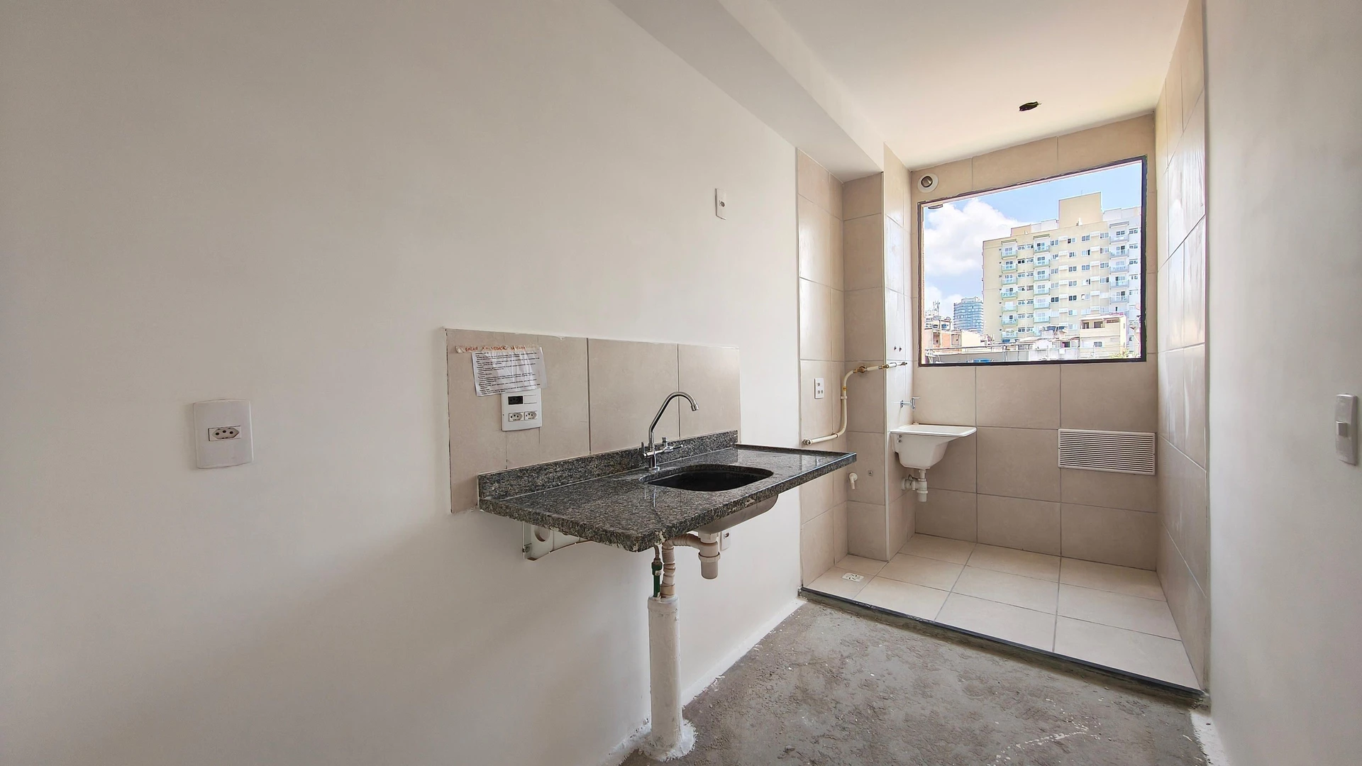Apartamento de 2 quartos em condomínio com academia
