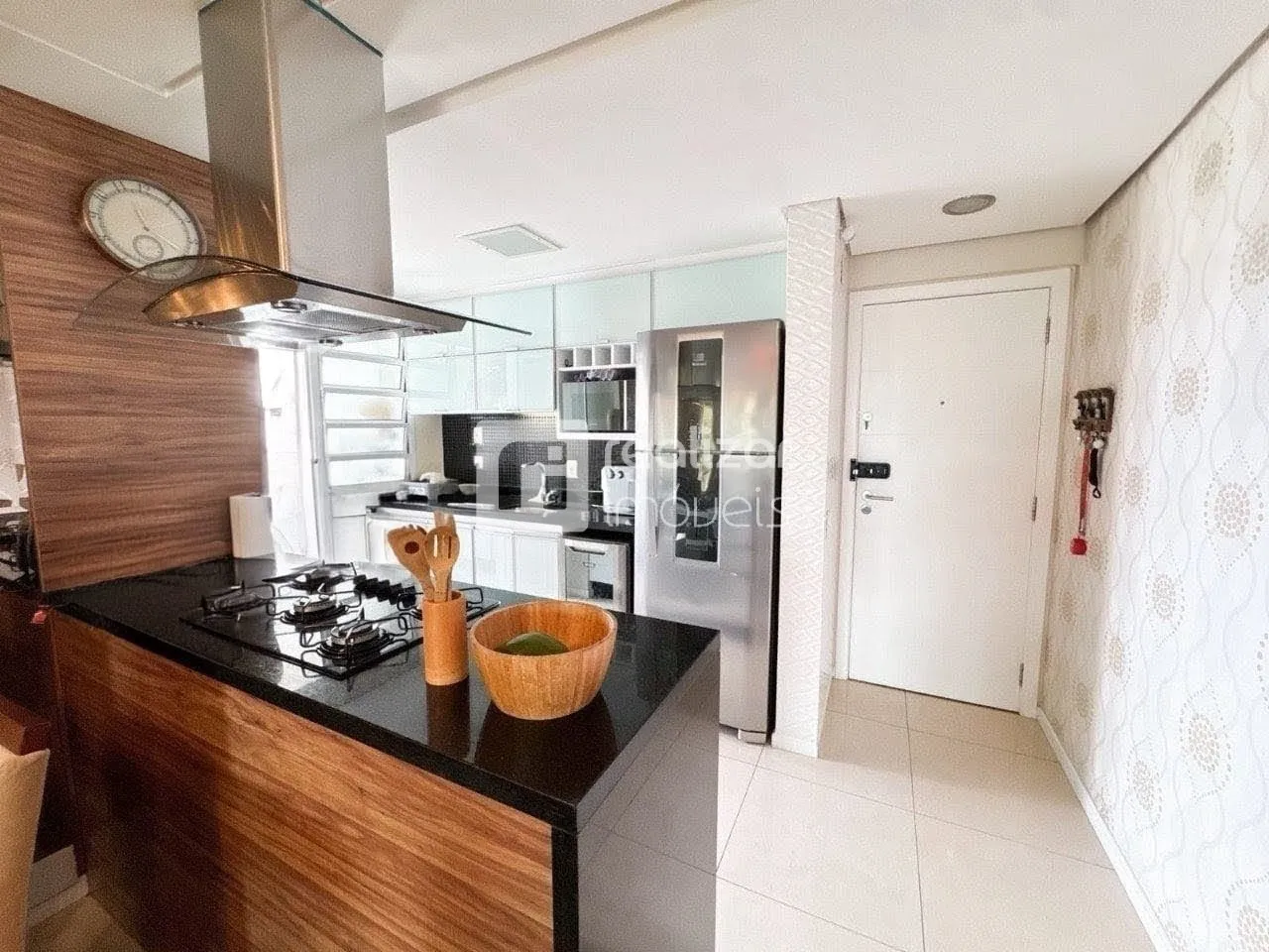 Balcony with a grill in a 3-bedroom apartment, 94 m² — photo 5