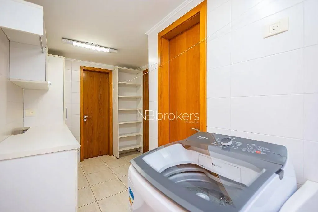 3-bedroom apartment with a walk-in closet — photo 28