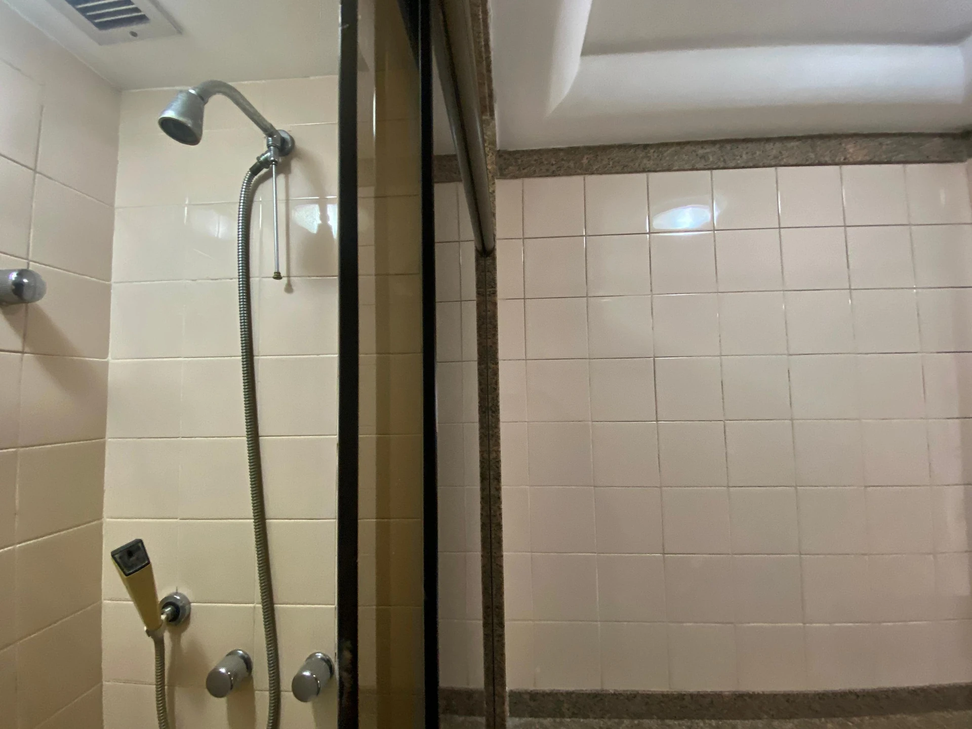 2-bedroom apartment in a building with a sauna — photo 22