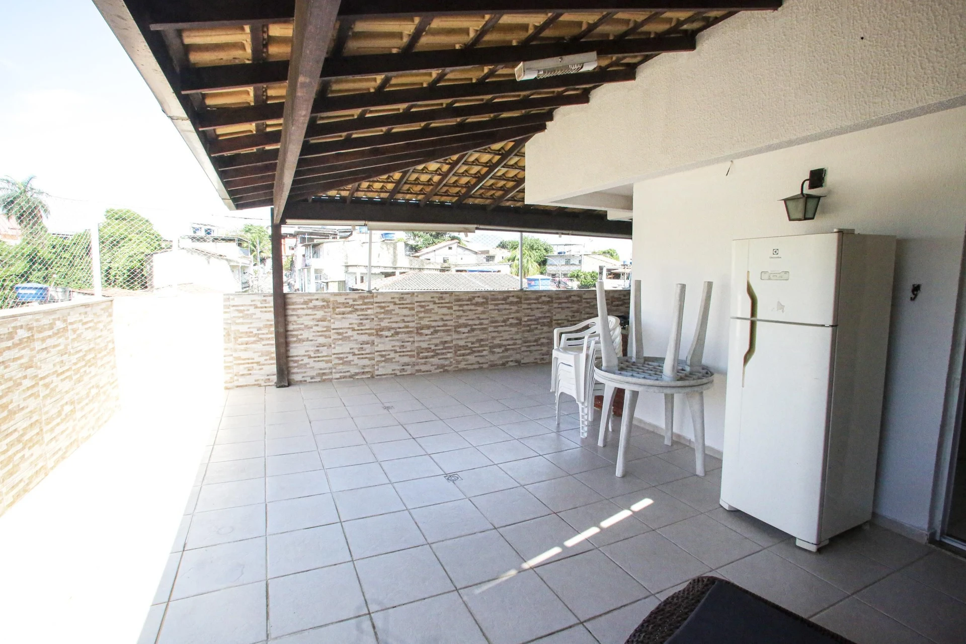 Glass-enclosed balcony in a 3-bedroom apartment, 131 m² — photo 25