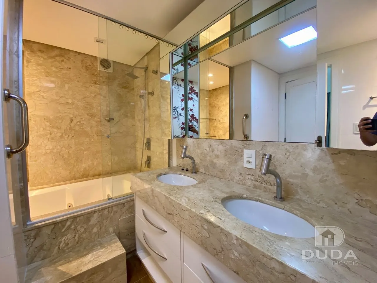 200 m² apartment with a bathtub and floor-to-ceiling windows — photo 4