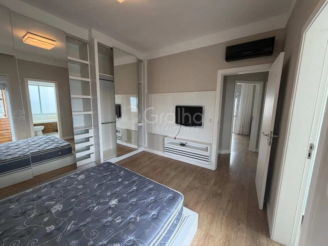 3-bedroom apartment with a bathtub in Florianópolis — photo 8