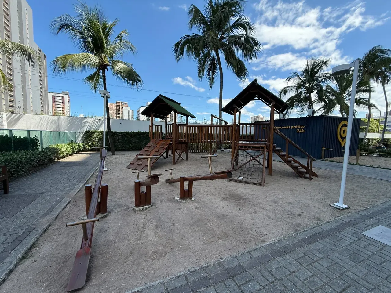 3-bedroom apartment with a washing machine in João Pessoa — photo 13