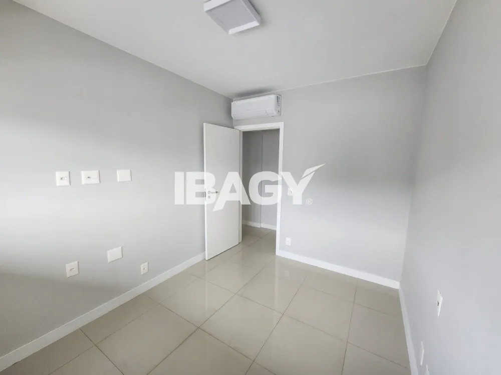 2-bedroom apartment in a building with a gym — photo 16