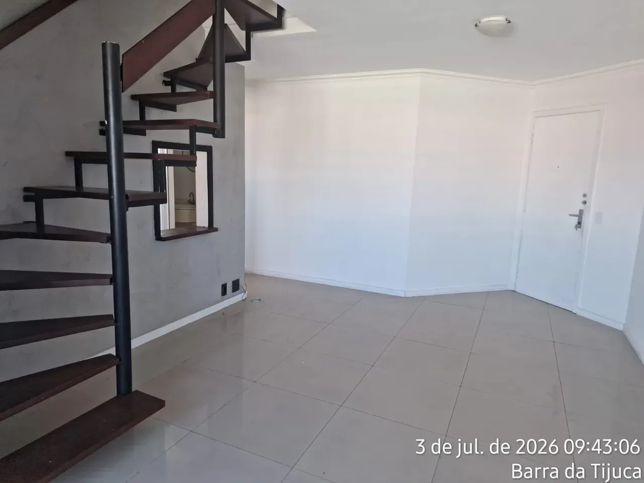 2-bedroom apartment in a building with a gym — photo 5
