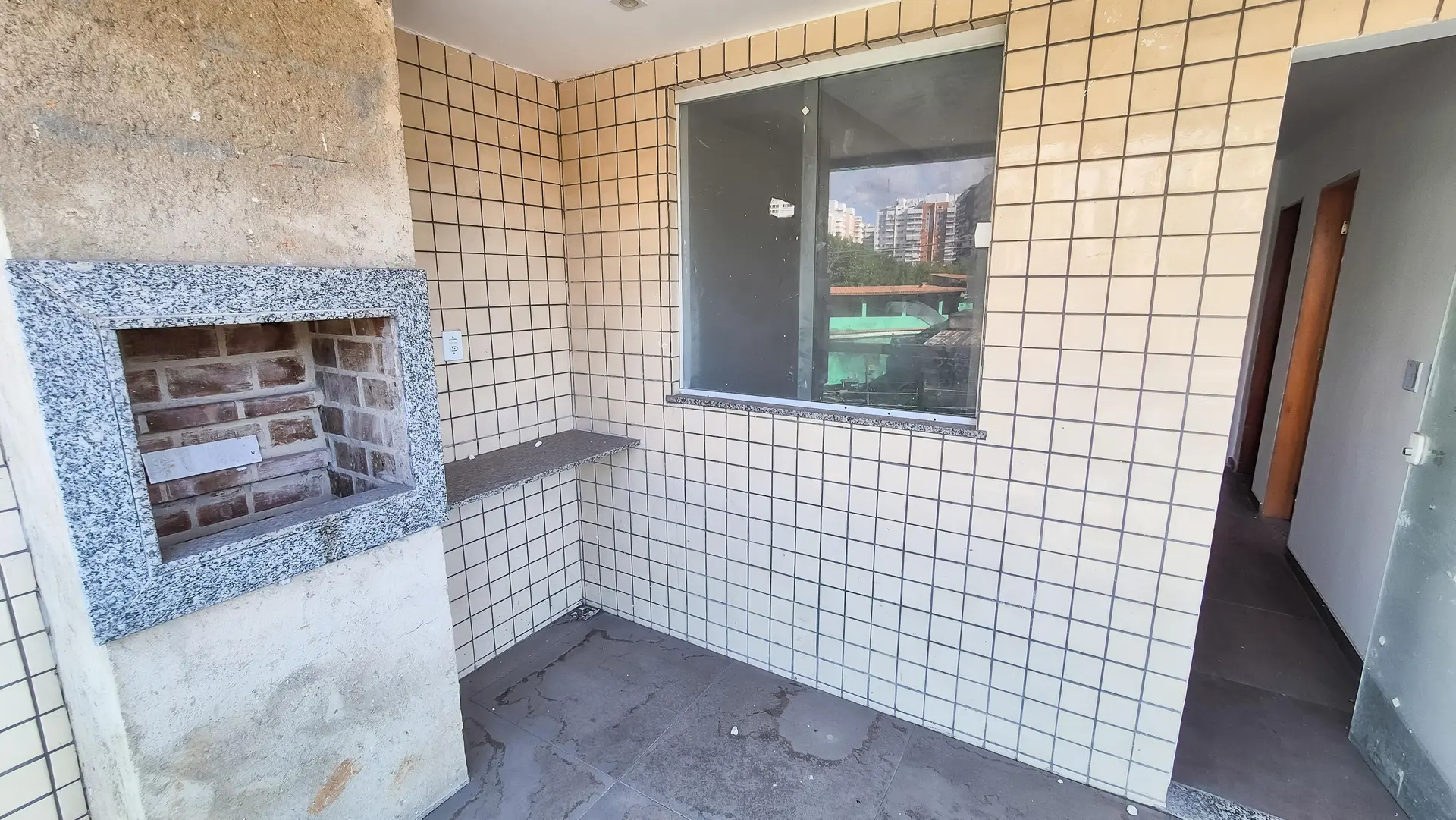 Apartment with 2 bedrooms and a balcony with grill — photo 11