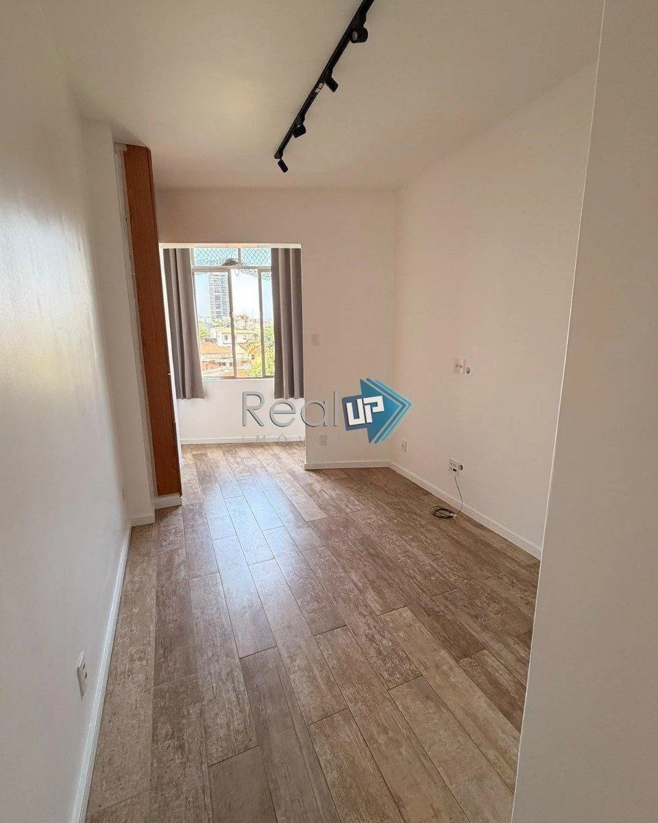 Apartment, 52 m², with floor-to-ceiling windows — photo 34