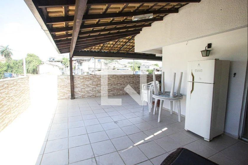 Balcony with a grill in a 3-bedroom apartment, 131 m² — photo 24