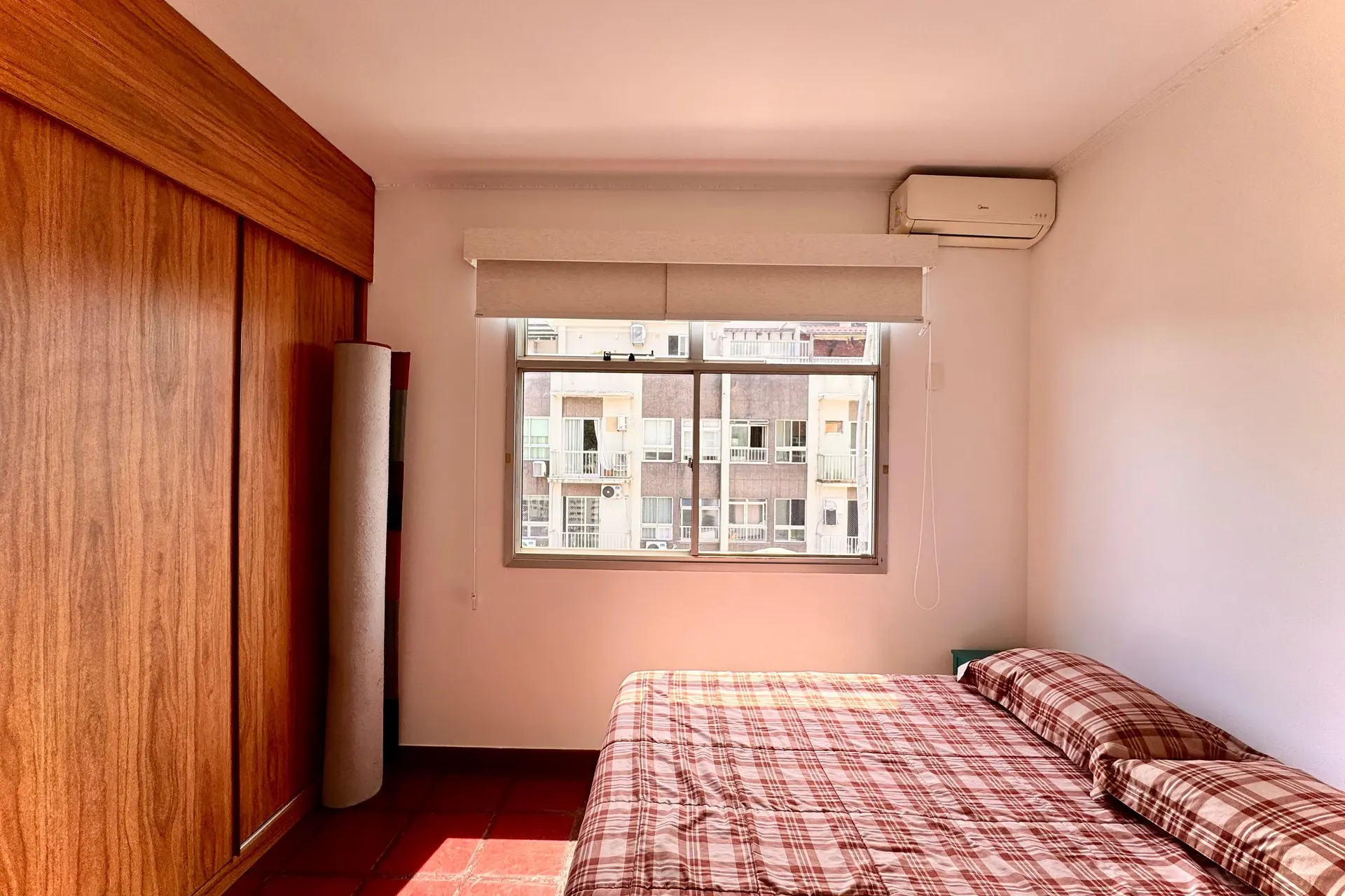 2-bedroom apartment in a building with a gym — photo 11