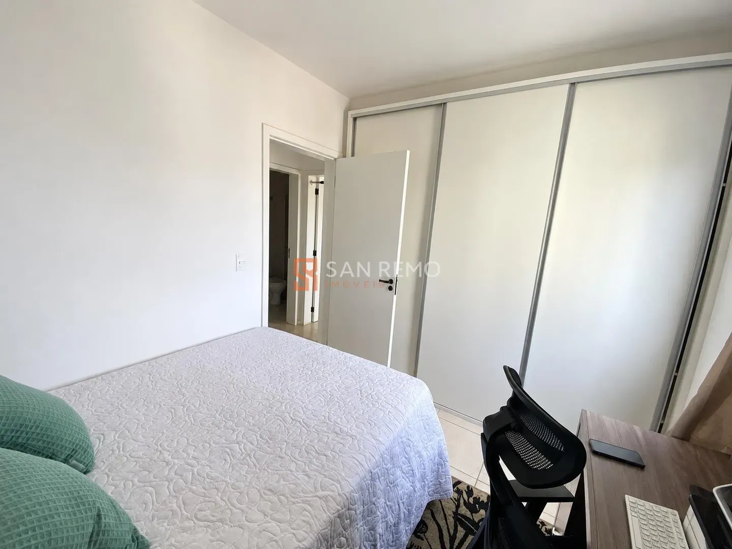 2-bedroom apartment with a washing machine — photo 3