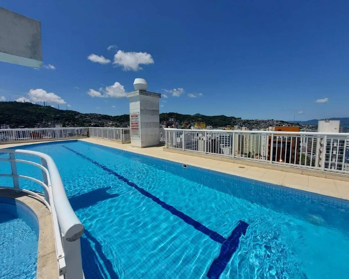 2-bedroom apartment in a building with a pool — photo 31