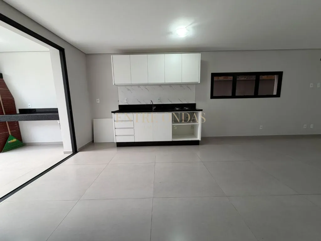 3-bedroom house, 1 with its own bathroom, 202 m² — photo 2