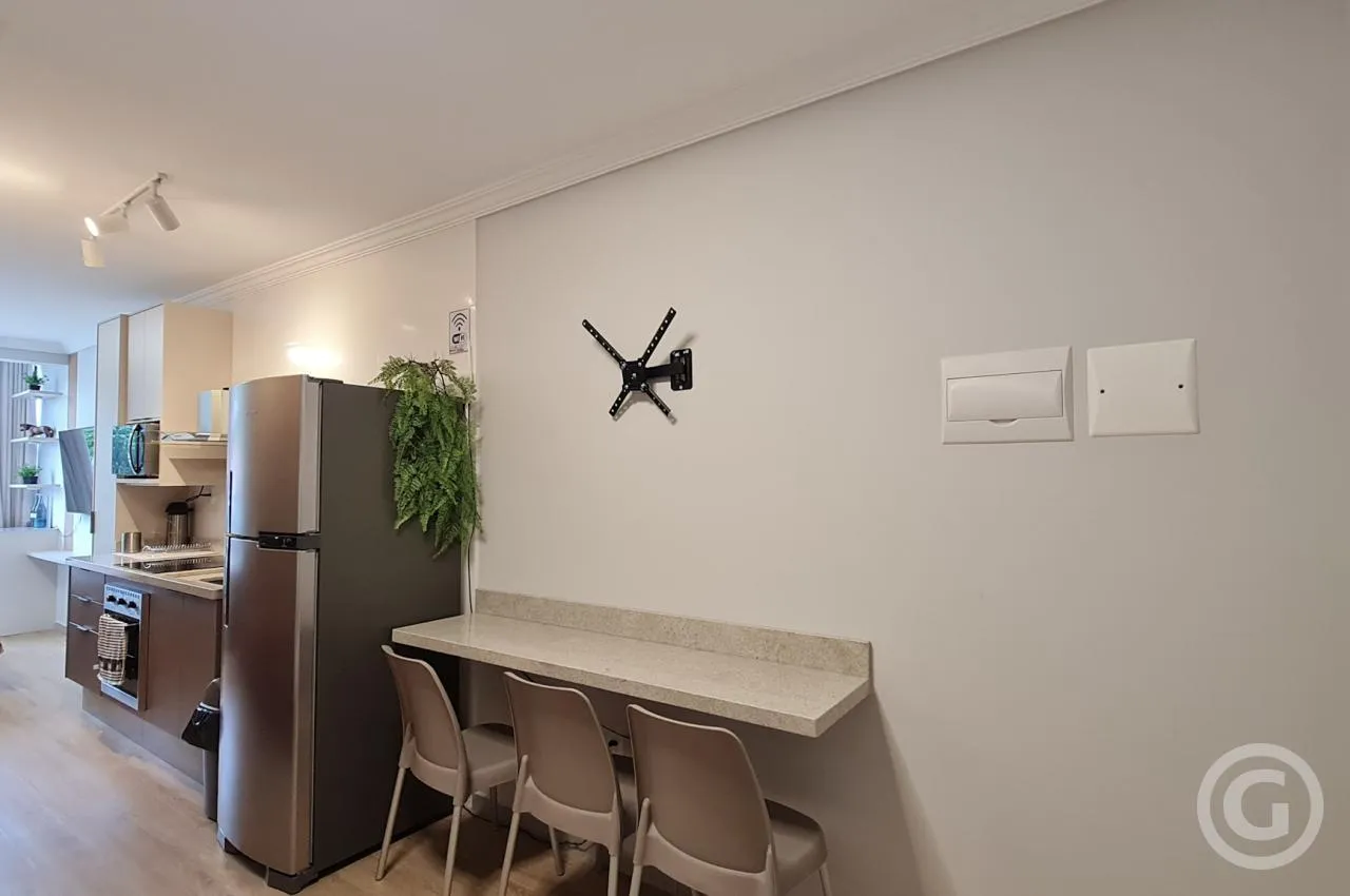 Furnished 1-bedroom apartment with open-plan kitchen — photo 7