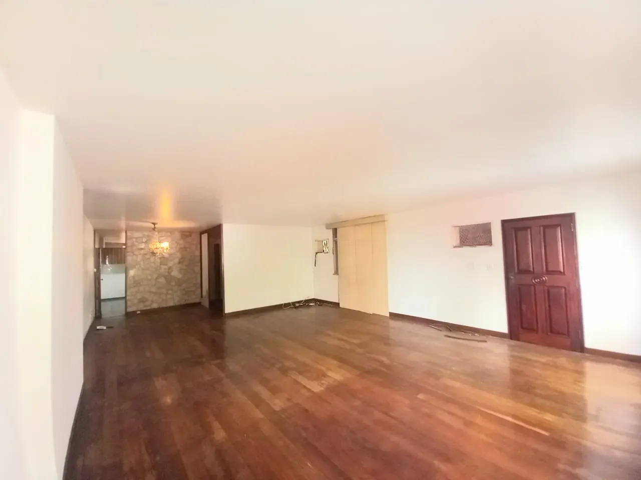 House with 2 bedrooms and 5 bathrooms plus 2 parking spots — photo 6